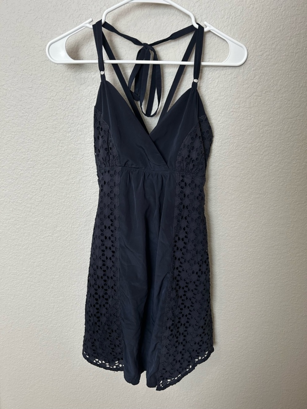 Athleta Navy Eyelet Halter Dress Tie Back Side Zip Size XS - Picture 4 of 7